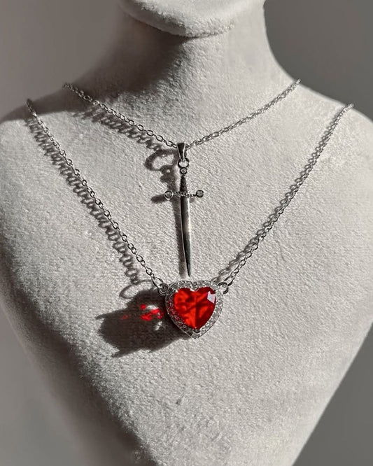 Collar Espada y Corazón – Símbolo de Amor y Protección ❤️🗡️