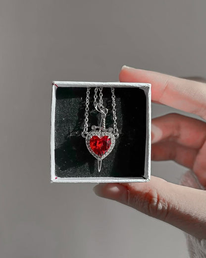 Collar Espada y Corazón – Símbolo de Amor y Protección ❤️🗡️